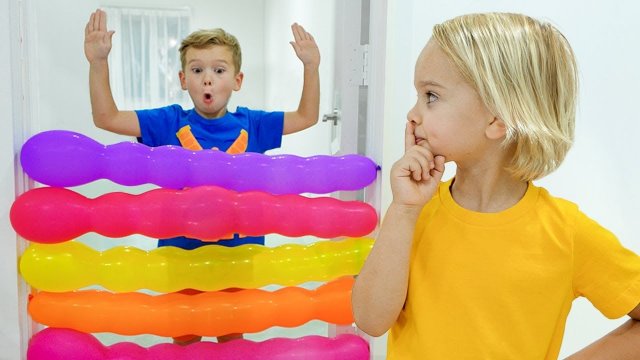 Крис и Майкл играют с шариками - Веселые истории для детей от Влада и Ники!
