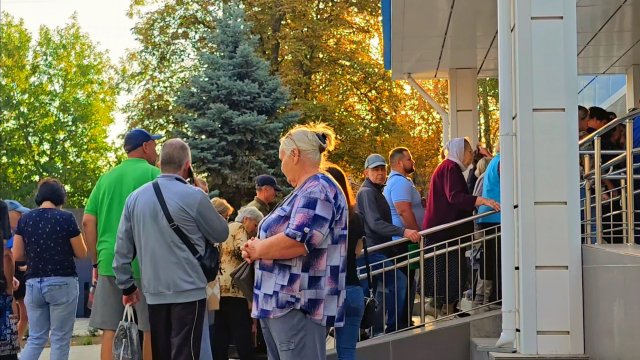 МАРИУПОЛЬ В Больших очередях с самого утра Жители🏰Восстановление и Жизнь Сегодня