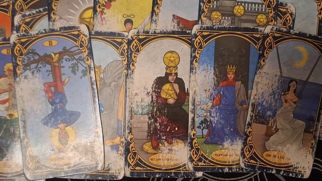 ТАРО РАСКЛАД\ КТО ЗА ВАС БУДЕТ ОЧЕНЬ ЦЕПКО "ДЕРЖАТЬСЯ"?!