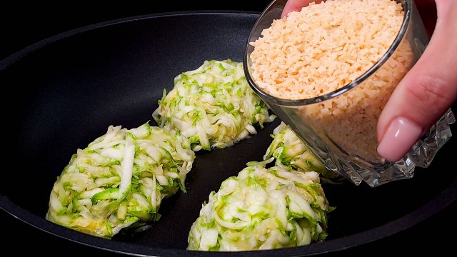 Только 2 кабачка и  2 яйца! Таких вкусных кабачков еще не было!