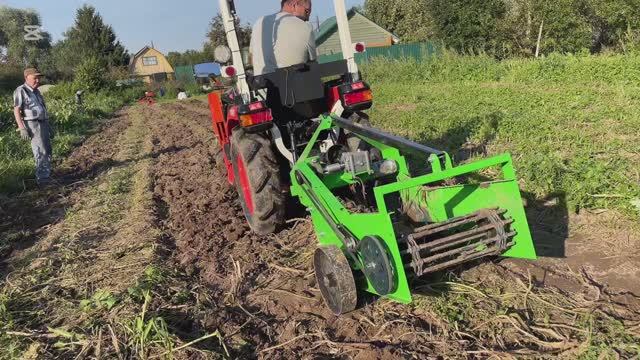 Собираем урожай картошки Кубота/Кентавр 344 от компании Кронос отличный помощник