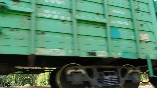 Электровоз ВЛ10У-978 с грузовым поездом