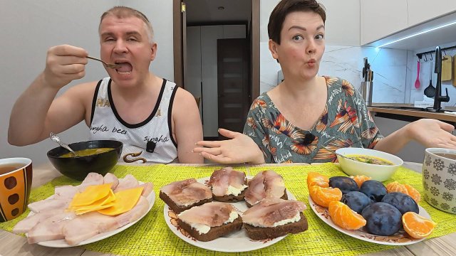 Мукбанг ЗЛОСТЬ и НЕГАТИВ всё портят и притягивают КЛЕЩЕЙ!) Болтаем и Семейный обед в России