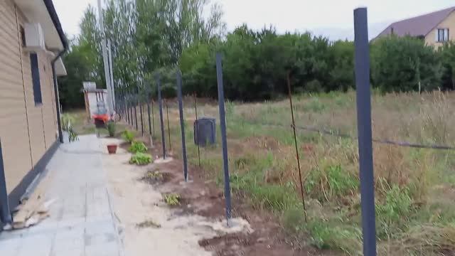 Забетонировал 23 столба для 60 метрового забора .