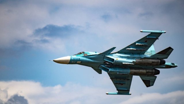 Су-34 ударил по боевикам ВСУ. Лучшее видео из зоны СВО