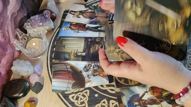 Что происходит за вашей спиной 🔮 таро расклад