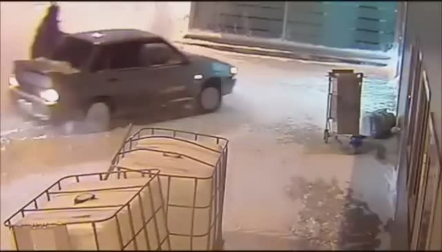🤣Это шедевр !!! Ни один режиссёр так не снимет, а тут всё драматургия, юмор вообщем движуха прёт