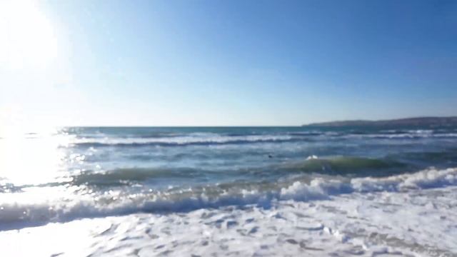 Бабье лето в Крыму 2025. Черноморское побережье. Утренняя прогулка вдоль берега моря.
