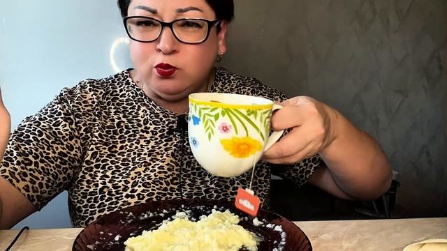 И кашка и сосисочки и сырок/Перекус перед завтраком съела с удовольствием/Мукбанг