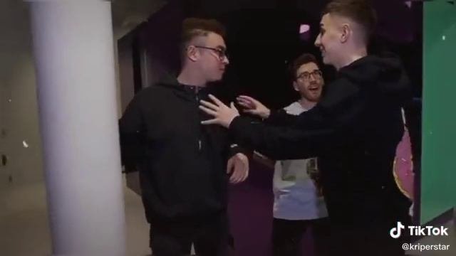 Кобяков ушёл с команды 😭😭😭😭😭 за место его тупой марк