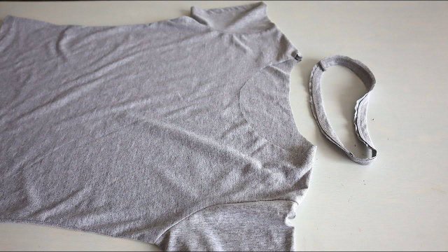 Европа сходит с ума от этого тренда. Женщины покупают ДЕШЁВЫЕ ФУТБОЛКИ и переделывают