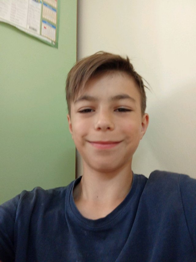 поле