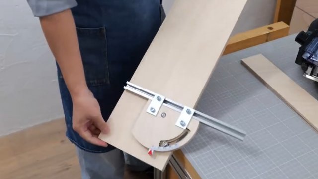 Приспособление для лобзика и пилы.