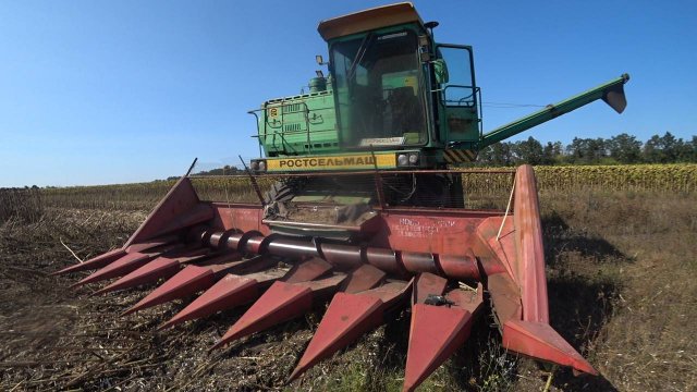 третий день уборочной подсолнечника поломка подшипника измельчителя санмарин 421 по навоз порадовал