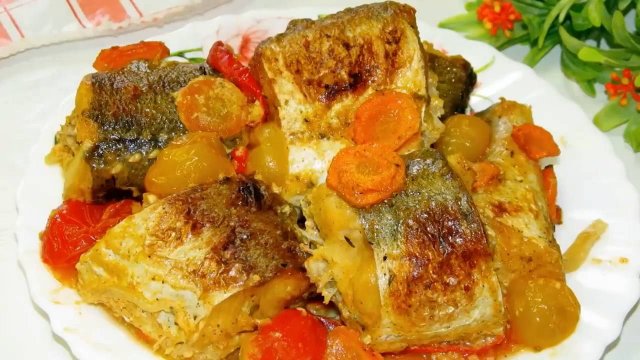 Вкуснее рыбы нет, как только не готовила, эта номер один. С овощами в духовке, самая сочная.