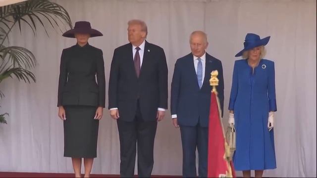 Конь из почётного караула навалил прямо на глазах у Трампа и короля Великобритании Карла III.