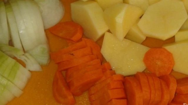 Легкий суп со свининой