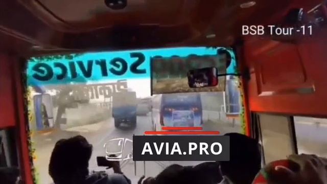 Обычная поездка на автобусе в Индии. (Топ-1 соц. сети Х)