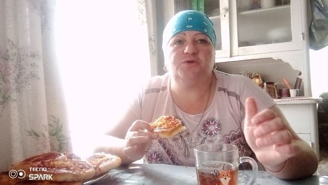 На завтрак пицца и чай . Приятного просмотра 😉.