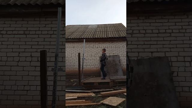 постройка дома.