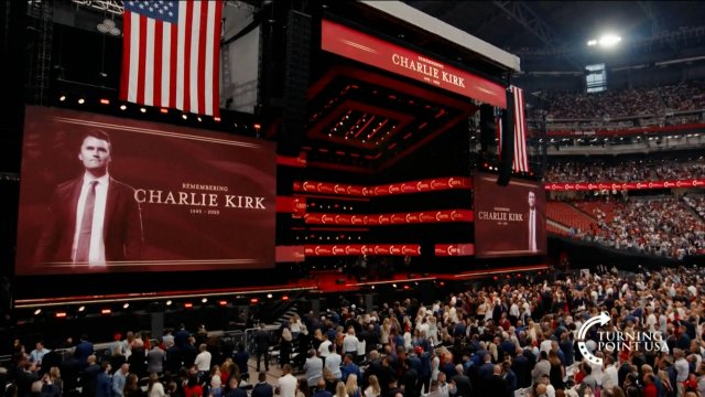В США проходит церемония прощания с Чарли Кирком