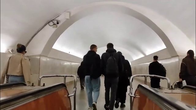 Метро... Наша с ней основная задача... Не застуканными быть на месте