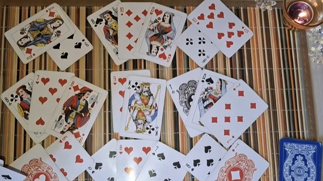Выбор ♣️ крестового👑 короля? ♥️ или ♦️?