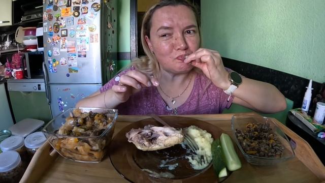 Грибная солянка, икра из грибов, пюре с курочкой. Мукбанг. Домашняя еда