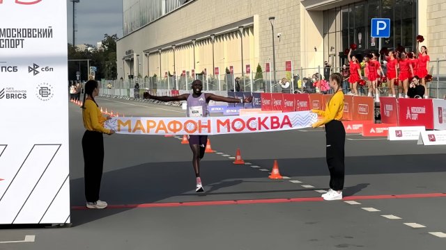 Кенийский спортсмен стал победителем Московского марафона