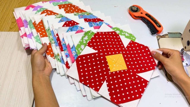 Лоскутное одеяло в цветочек из лоскутков для начинающих. Потрясающее преображение!