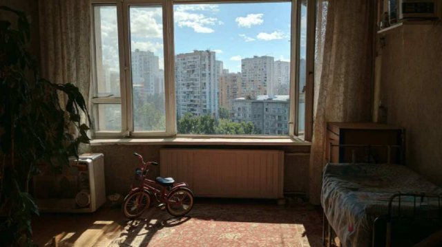 Трехлетний мальчик погиб после падения из окна 10-го этажа в Новой Москве