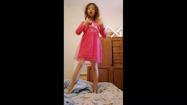 кто-нибудь узнаёт чья песня