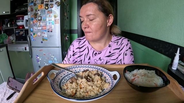 Плов с говядиной, салат фунчоза. Ответы на вопросы.