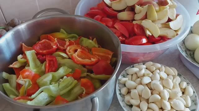АДЖИКА С ЯБЛОКАМИ