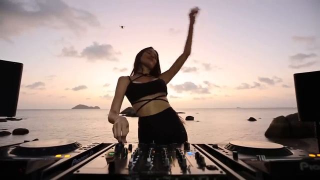Xenia Diamond - melodic tehno