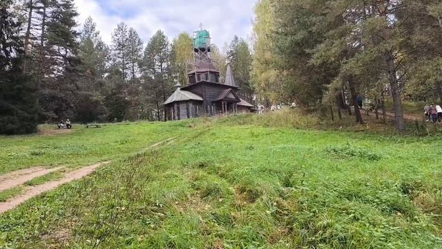 Осенний Светлояр с красотой и легендами. Церковь на берегу.