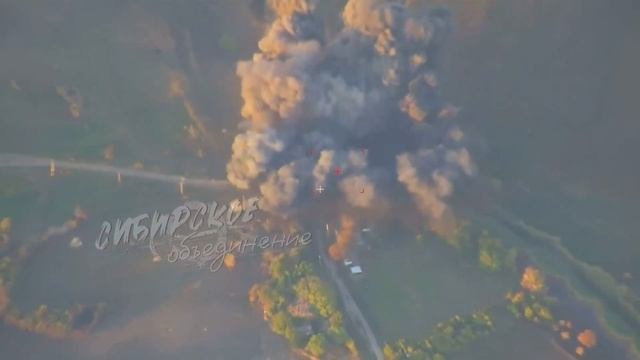 Днепропетровская область
💥Авиаудар экипажа Су-34 бомбой ФАБ-3000 с УМПК по мосту через реку Солё