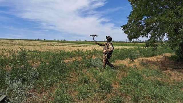 Операторы FPV-дронов сорвали ротацию и уничтожили технику ВСУ в ДНР