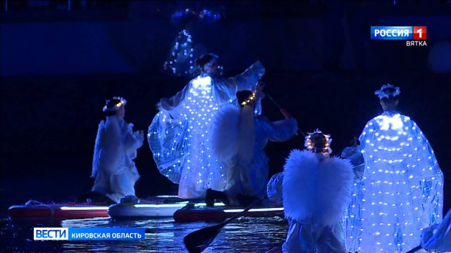 В Кирове открыли мультимедийный светомузыкальный плавающий фонтан
