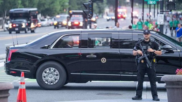 В Нью-Йорке полиция остановила автомобиль Макрона для проезда кортежа Трампа