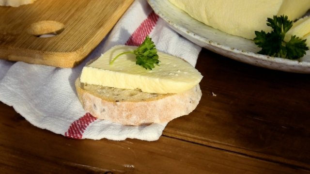 Домашний сыр. Идеальный по вкусу и текстуре.