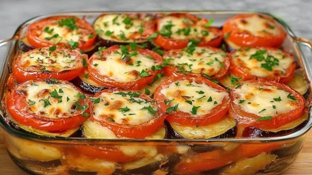 Сочные баклажаны и кабачки, запеченные в духовке с ароматными травами и сыром🍆🍆🍅🍅
