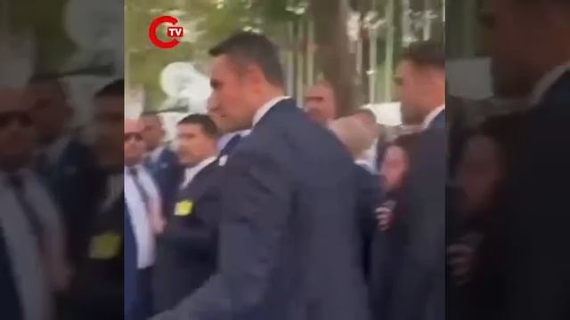 🇹🇷Еще одна жертва трамповского кортежного величия
▶️Вслед за Макроном прилетело и Эрдогану…🔽🔽🔽