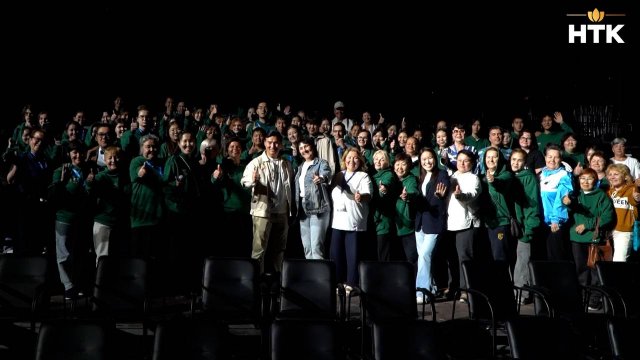 Глава Калмыкии Бату Хасиков встретился с волонтерами III Международного буддийского форума
