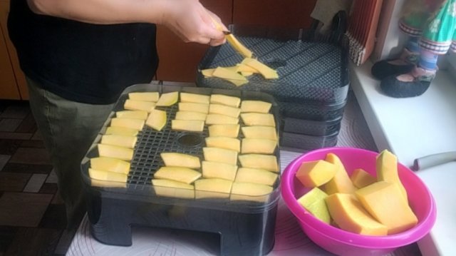 24-09-2025 На улице дождь, пришлось время провести на кухне.