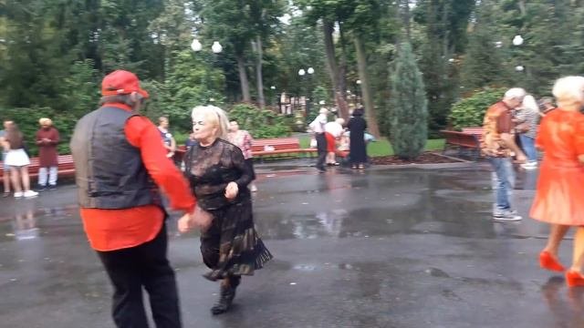 Люби меня!!!💃🌹Танцы в парке Горького!!!💃🌹Харьков - 1080