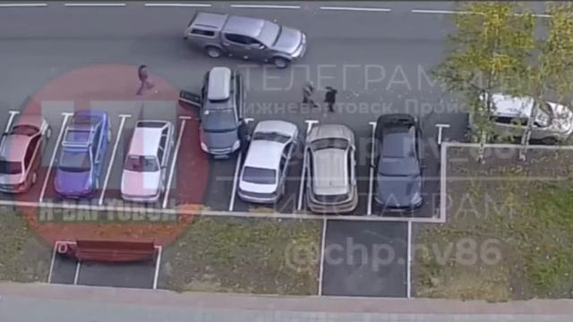 Мужчина устроил поножовщину на парковке в Нижневартовске