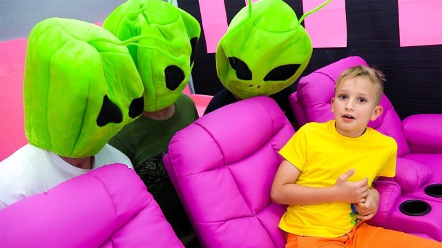 Челендж в кинотеатре и другие веселые челленджи для детей! Видео от Влада и Ники!