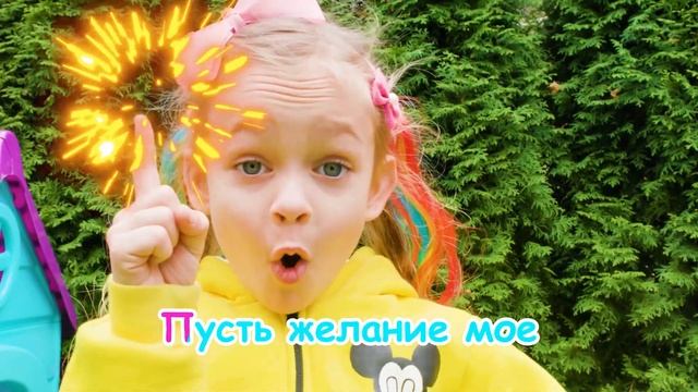 Маша и 1 МИЛЛИОН Шариков! Цветные шарики Везде!