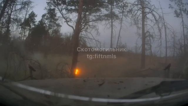 Наши бойцы с Херсонского направления отбивают атаку хохлячьего дрона на свою _Буханку_.